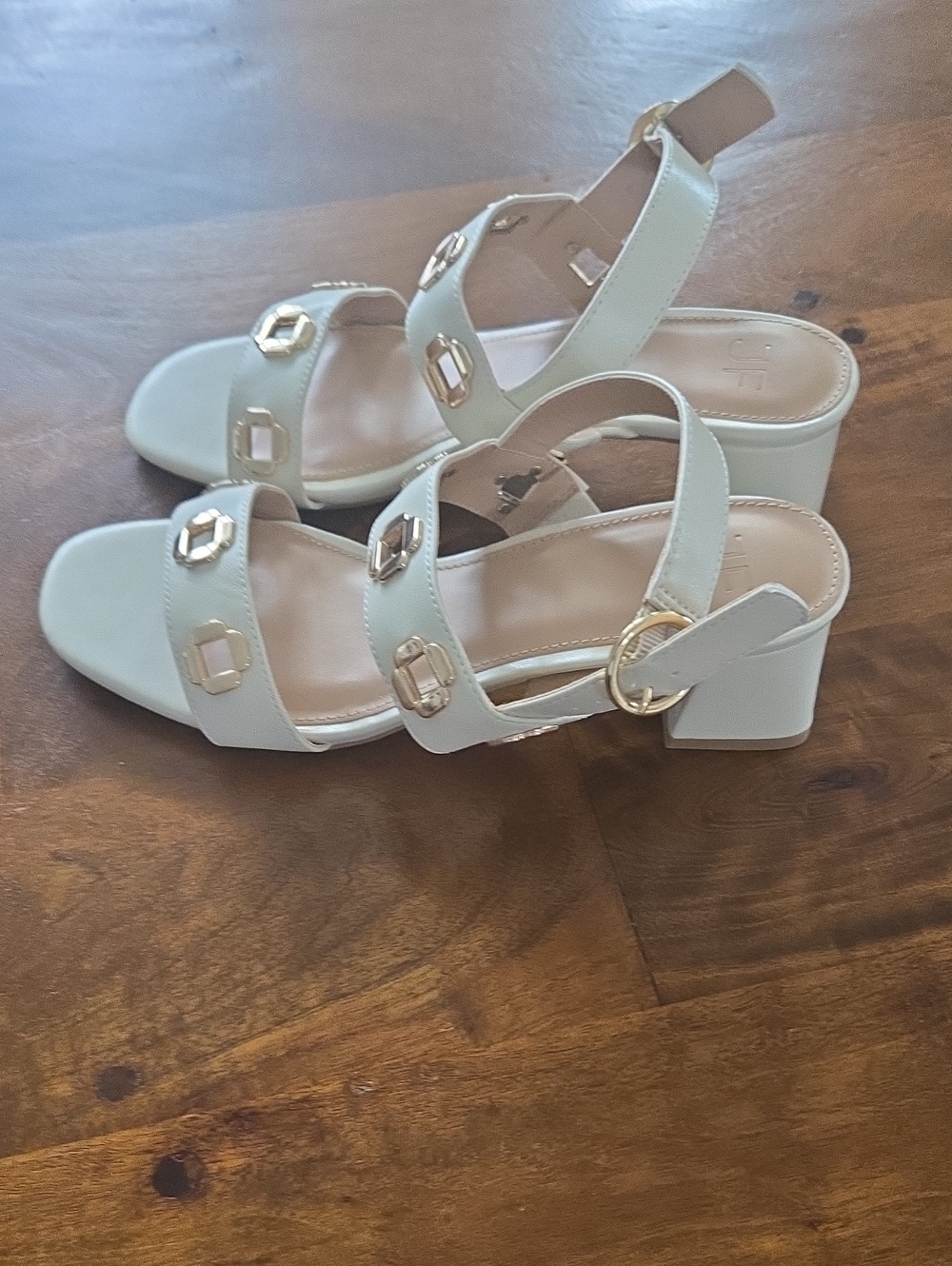 Just Fab Rosaline Block Heel Sandals in Cream with Gold Accents Size 8